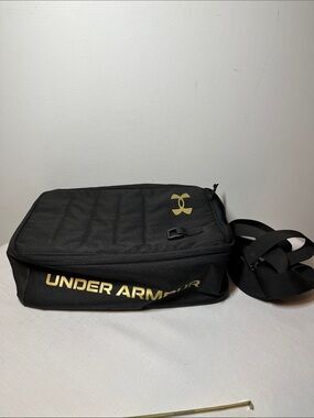 Under Armour, Runner Shoe Bag, black with Gold Logo
NEW